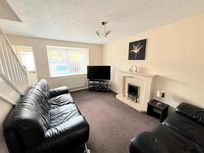 2 Bedroom End Of Terrace House To Rent In Templeton Close, Highfields, Hartlepool, TS27