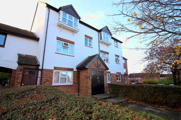 1 Bedroom Flat To Rent In Redwood Close, Watford, WD19