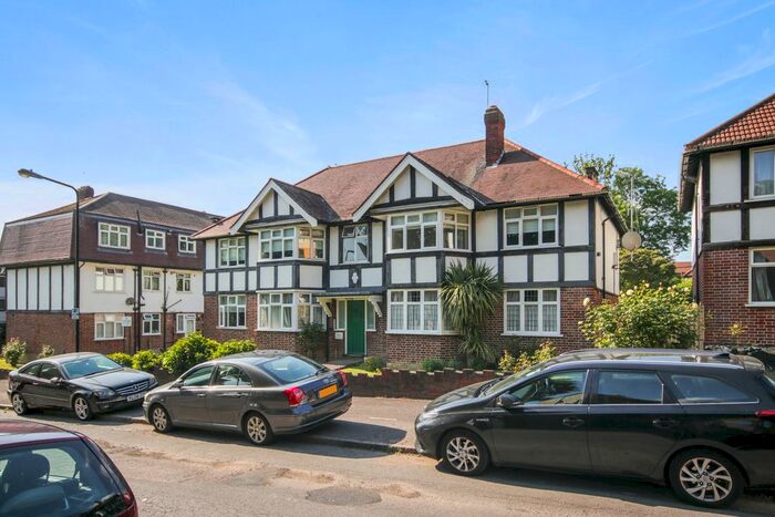 4 Bedroom Flat To Rent In Fernhill Court, London, E17