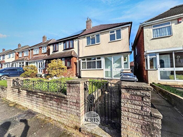 3 Bedroom Semi Detached House For Sale In Glenmead Road, Great Barr, Birmingham, B44