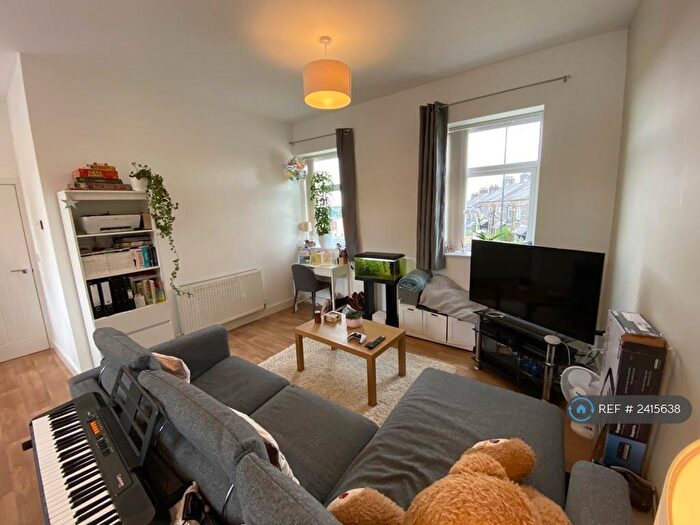 1 Bedroom Flat To Rent In Broadway House, Horsforth, Leeds, LS18