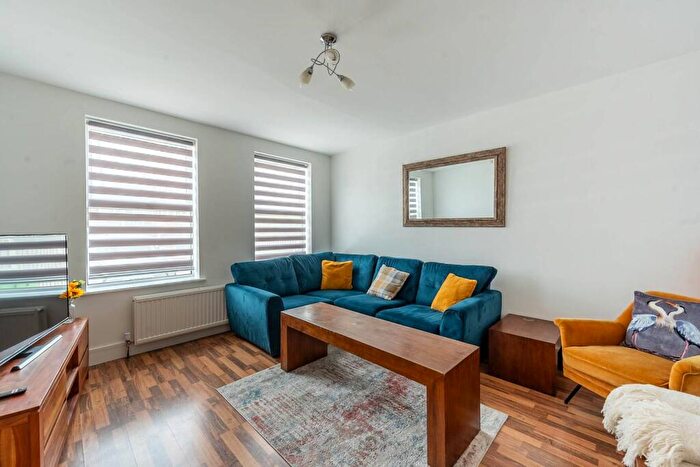 4 Bedroom Semi-Detached House To Rent In Warneford Road, Harrow, HA3