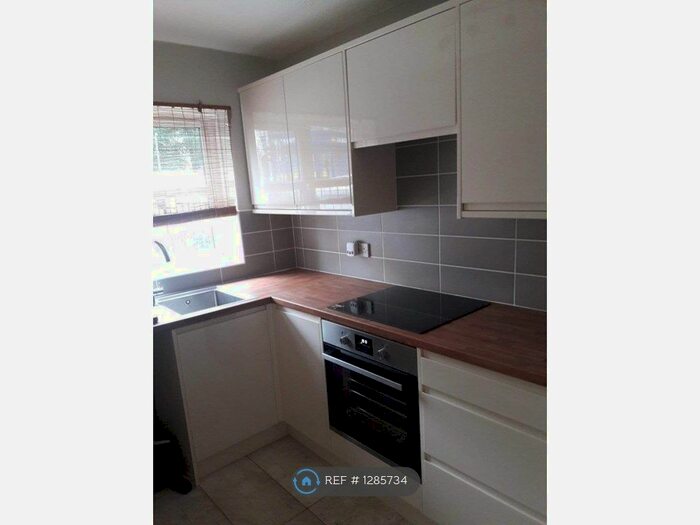 1 Bedroom Flat To Rent In Chalet Court, Bordon GU51