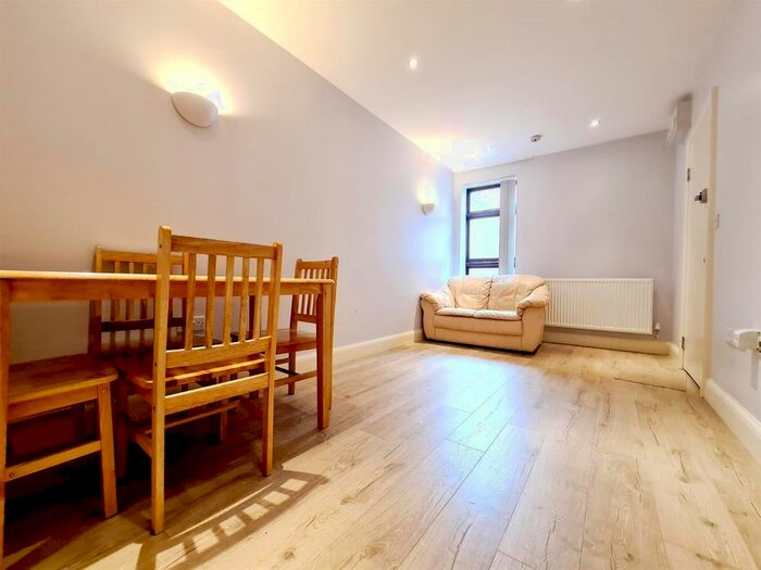 1 Bedroom Flat To Rent In Station Lane, Hornchurch, RM12