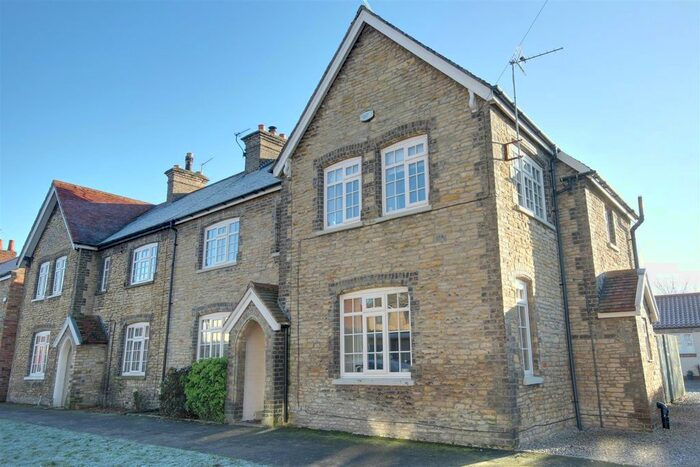 3 Bedroom Cottage For Sale In West End, South Cave, Brough, HU15