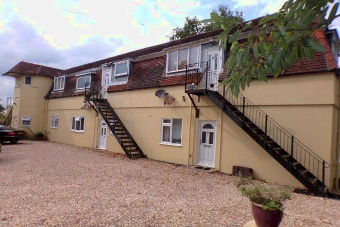 2 Bedroom Flat To Rent In Hurn Road, Ringwood, BH24
