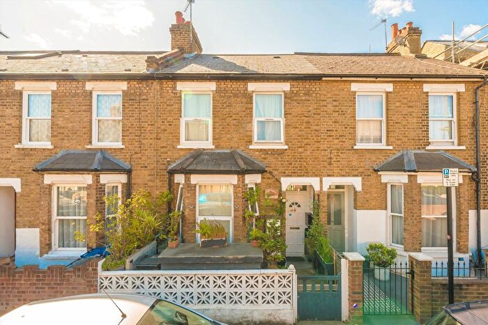 3 Bedroom Property For Sale In Oaklands Road, Hanwell, W7
