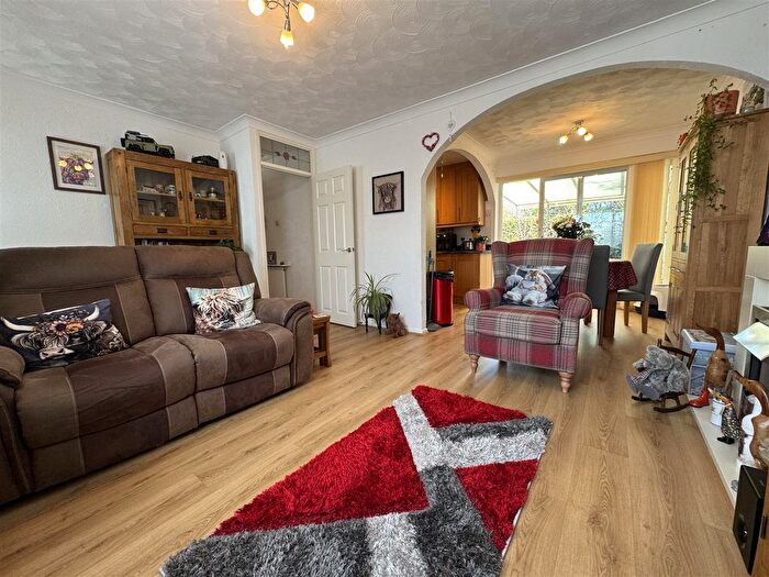 2 Bedroom Semi-detached Bungalow For Sale In Oxford Drive, Woodbridge, IP12