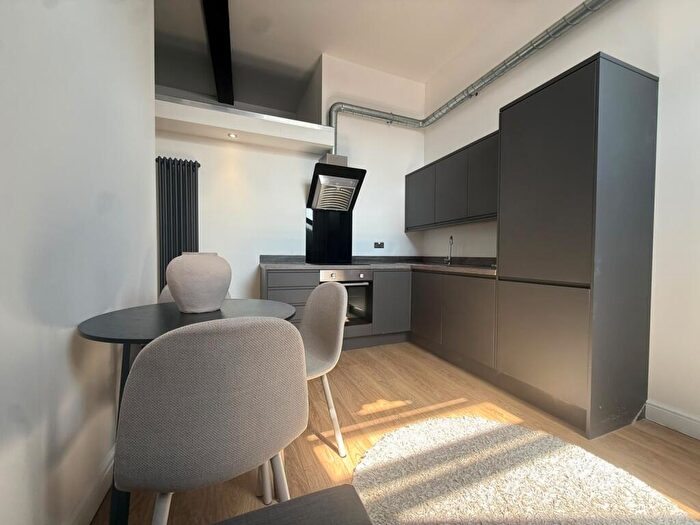 3 Bedroom Flat To Rent In Globe House (Lo), Southall Street, Manchester, M3