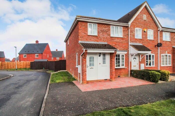 3 Bedroom End Of Terrace House For Sale In Kitchener Place, Stewartby, MK43