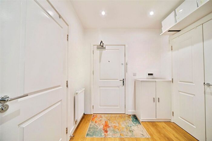 1 Bedroom Flat For Sale In Mahindra Way, Beckton, London, E6