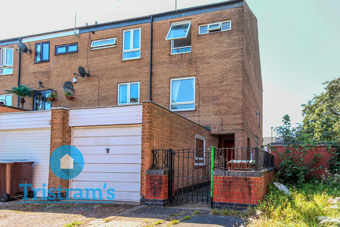 4 Bedroom Semi-Detached House To Rent In Osman Close, Meadows, NG2