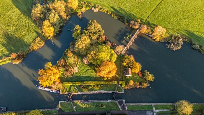 Land To Rent In Eynsham Lock, Swinford, Witney, Oxfordshire, OX29