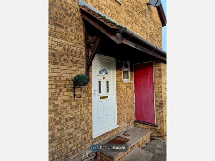 4 Bedroom Semi-Detached House To Rent In Mahon Close, Enfield, EN1