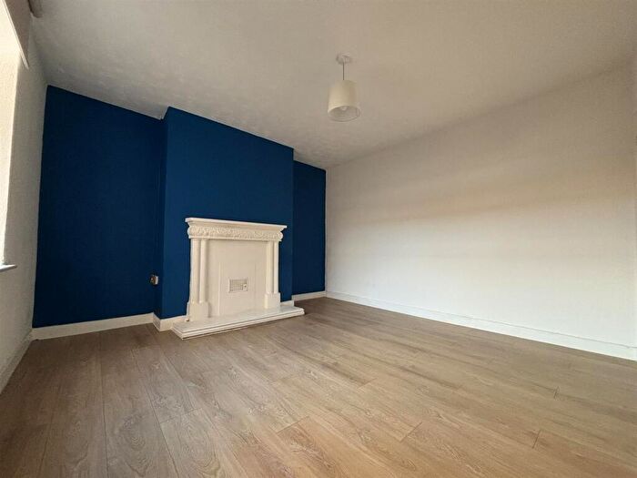 2 Bedroom End Of Terrace House To Rent In North View, West Carr Lane, Hull, HU7