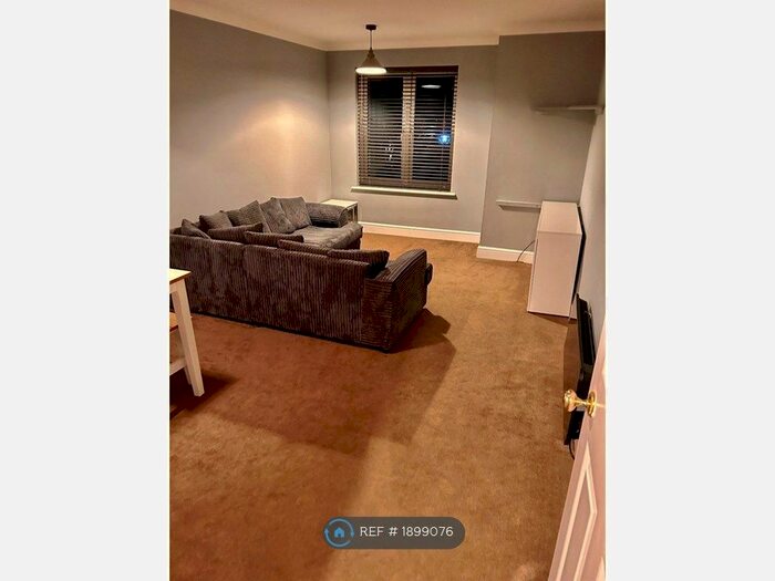 2 Bedroom Flat To Rent In Railway Terrace, Kings Langley, WD4