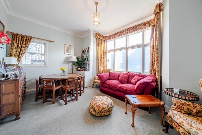 2 Bedroom Flat For Sale In Thornton Avenue, London, SW2