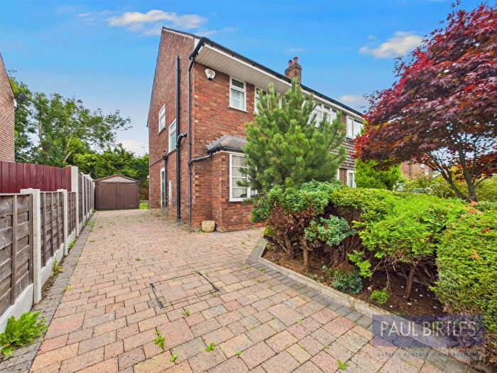 3 Bedroom Semi-Detached House For Sale In Daresbury Avenue, Flixton, Trafford, M41