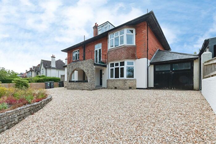 3 Bedroom Apartment For Sale In Queens Park South Drive, Bournemouth, BH8