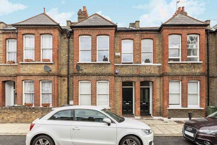 3 Bedroom Flat To Rent In St. Alphonsus Road, London, SW4