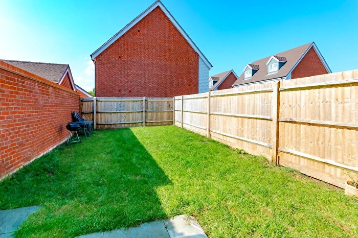2 Bedroom Semi-Detached House For Sale In Hoadley Road, Horley, Surrey, RH6