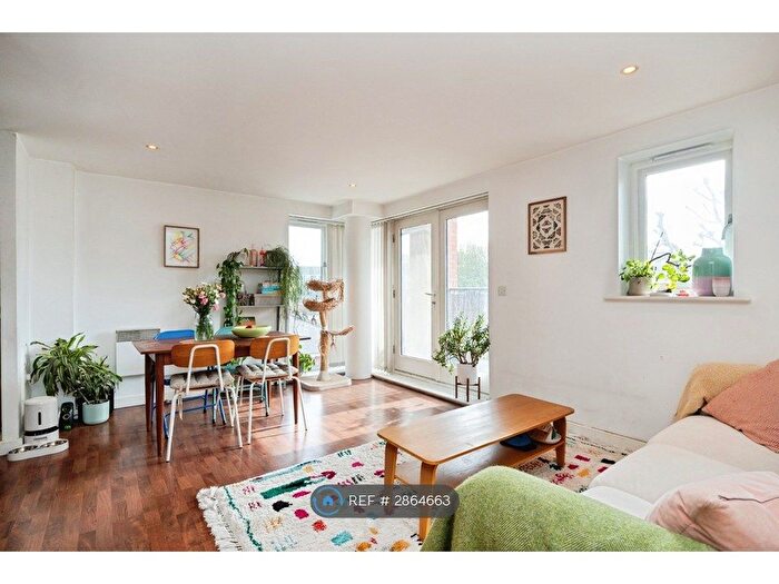 2 Bedroom Flat To Rent In Eastside Mews, London, E3