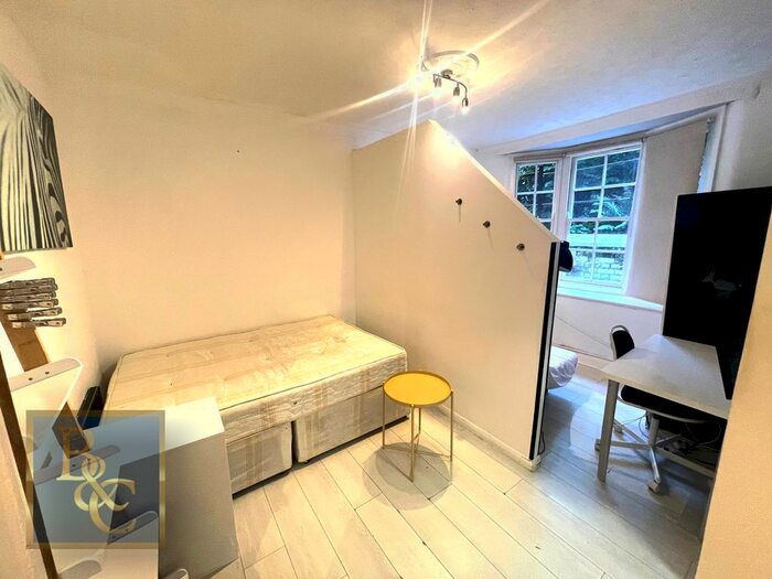 Studio To Rent In Hunter Street, Russel Square, WC1N
