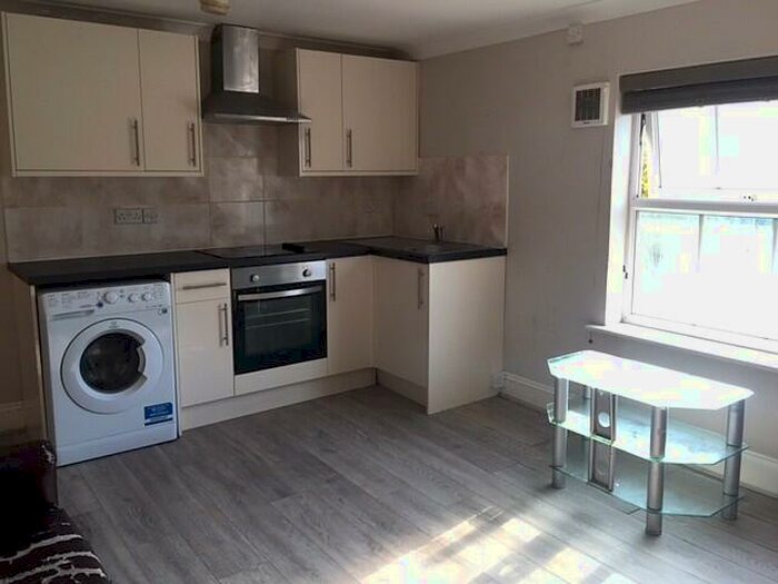 3 Bedroom Flat To Rent In Bellevue Terrace, Southampton, SO14