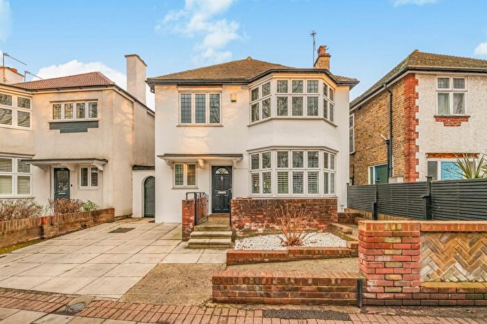 6 Bedroom Detached House For Sale In Mortlake Road, Richmond, TW9