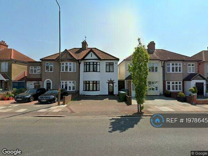 3 Bedroom Semi-Detached House To Rent In Green Lane, London, SE9