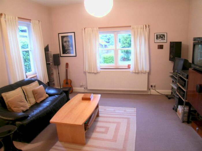 1 Bedroom Flat To Rent In Berrylands Road, Berrylands, Surbiton, KT5