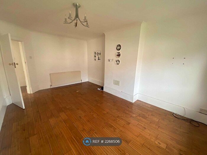 2 Bedroom Maisonette To Rent In Heath Park Court, Romford, RM2