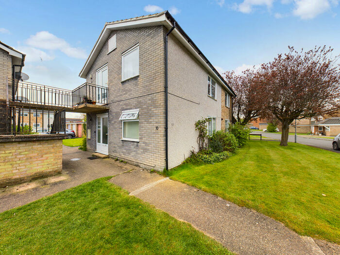 2 Bedroom Maisonette To Rent In Wellfield, Hazlemere, High Wycombe, HP15