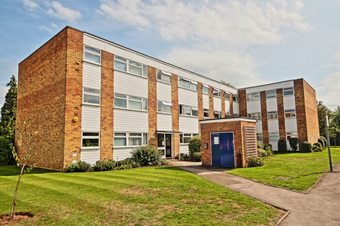 2 Bedroom Flat To Rent In Davos Close, Woking, GU22