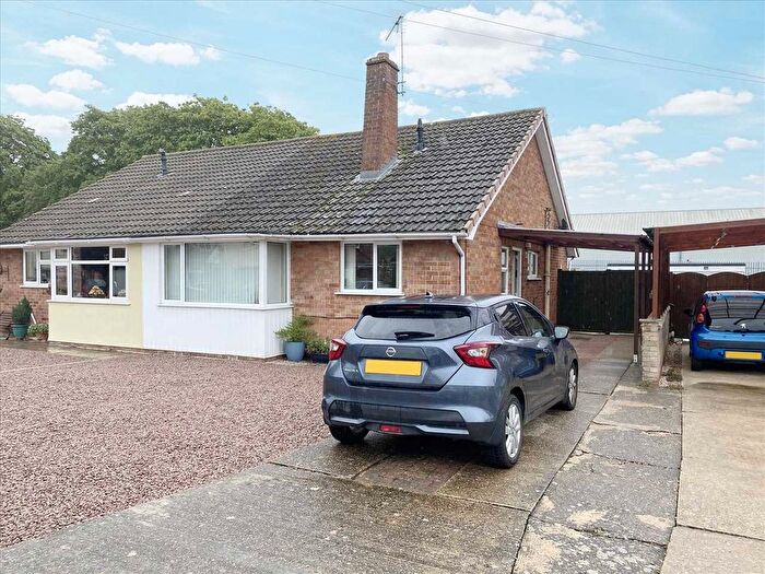 2 Bedroom Semi-Detached Bungalow For Sale In St Giles Avenue, Sleaford, NG34