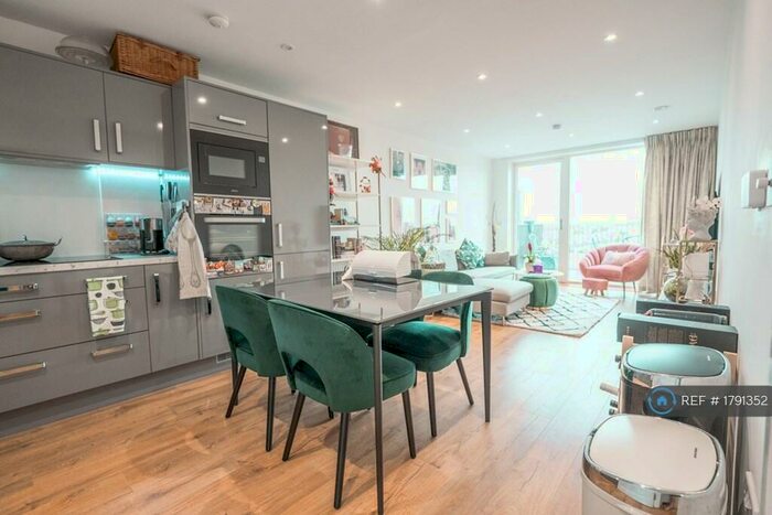 3 Bedroom Flat To Rent In Mahindra Way, London, E6