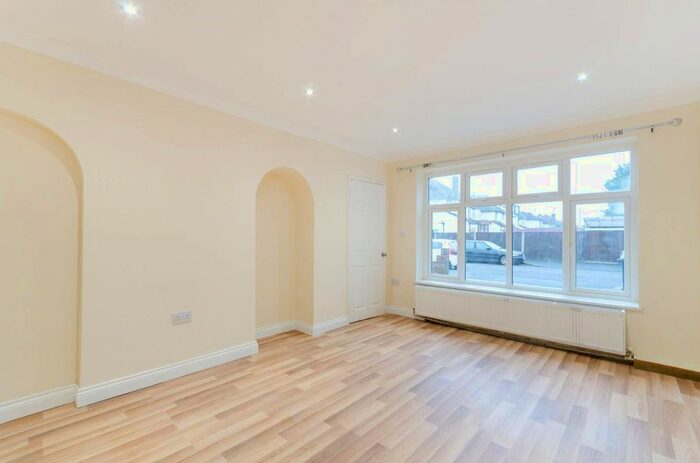 3 Bedroom End Terrace House To Rent In Gainsborough Road, New Malden, KT3