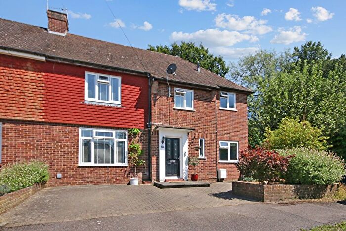 4 Bedroom Semi-Detached House For Sale In New Farthingdale, Dormansland, Lingfield, RH7