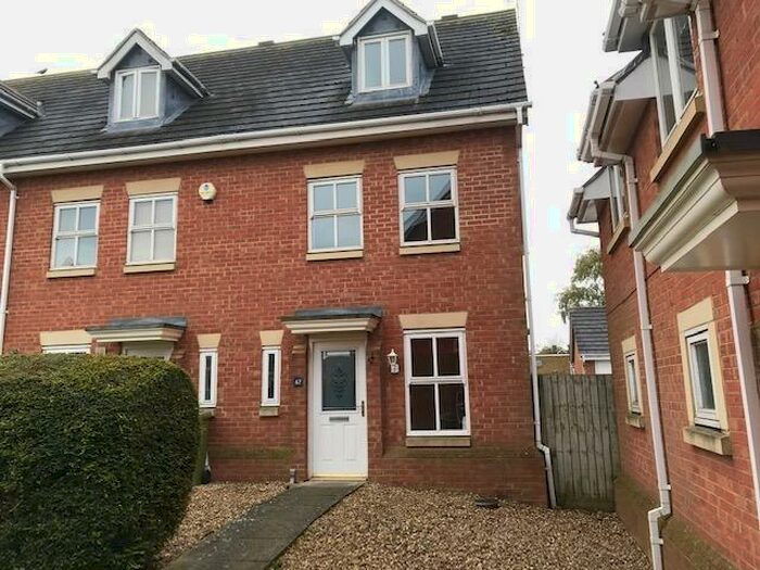 3 Bedroom House To Rent In Oriel Close, Wolverton, Milton Keynes, MK12