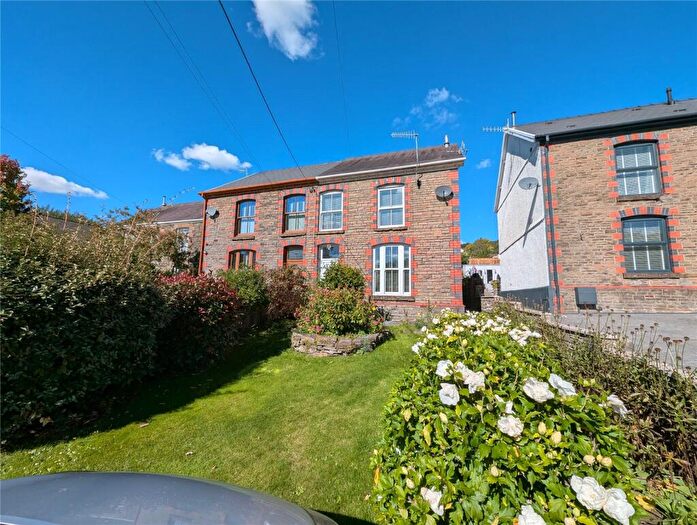 3 Bedroom Semi-Detached House For Sale In Grove Road, Pontardawe, Swansea, Neath Port Talbot, SA8