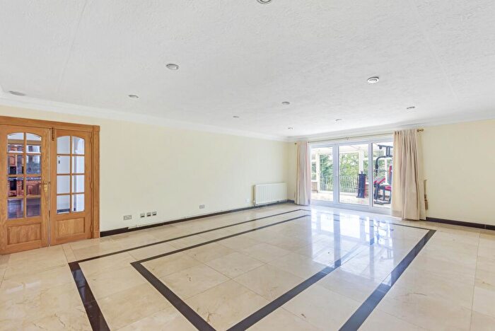 5 Bedroom Detached House To Rent In The Spinneys Bromley, BR1