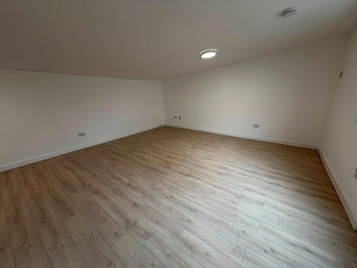 Apartment To Rent In Upper Green East, Mitcham, Surrey, CR4