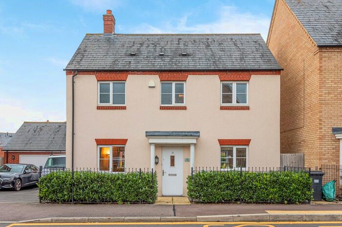 3 Bedroom Detached House To Rent In Tansy Avenue, Stotfold, Hitchin, SG5