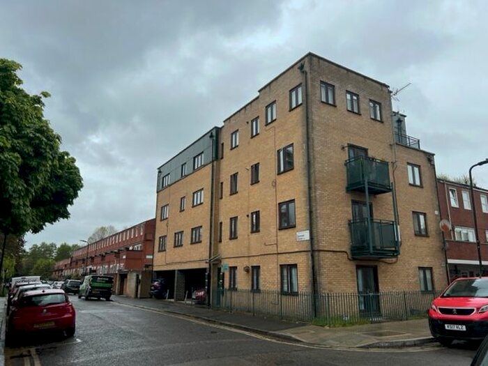 2 Bedroom Flat To Rent In Spenser Grove, London, N16