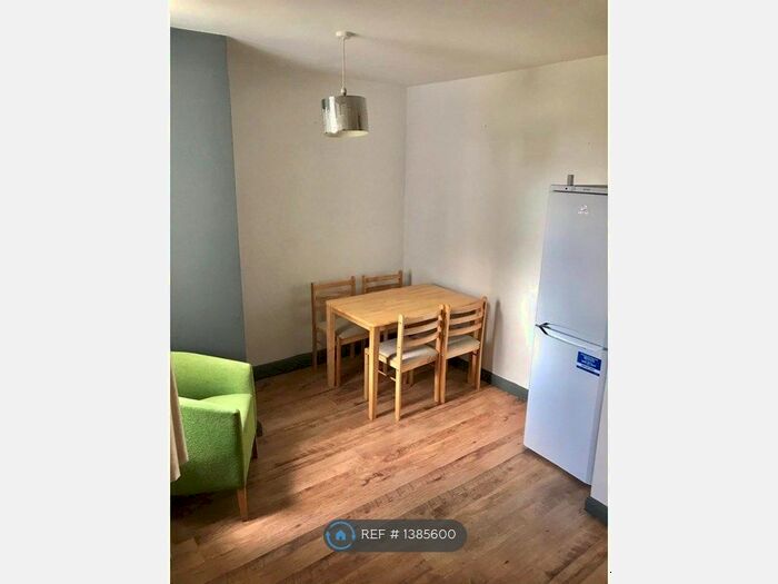 3 Bedroom Flat To Rent In Southwark Park Road, London, SE16