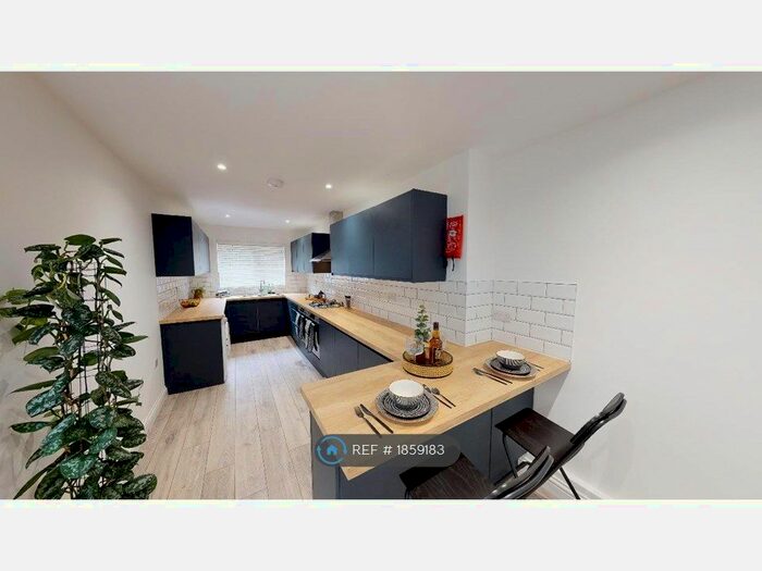 7 Bedroom Terraced House To Rent In Pains Road, Southsea, PO5