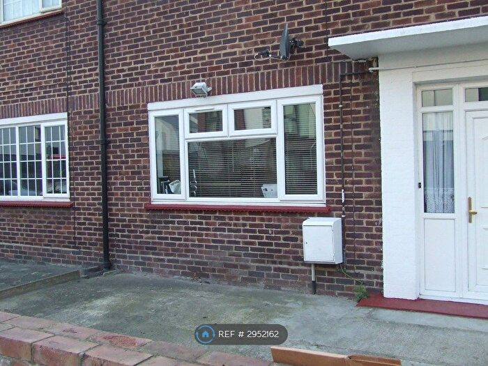 3 Bedroom Terraced House To Rent In Holly St, London, E8