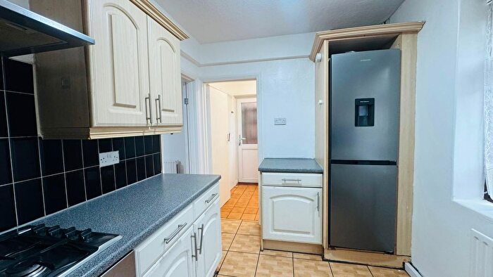 2 Bedroom Semi Detached House To Rent In Barclay Road, Edmonton, N18