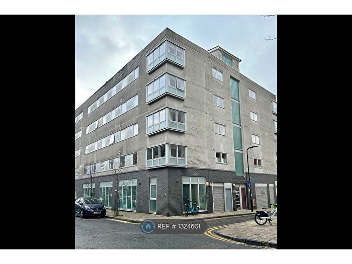 2 Bedroom Flat To Rent In Dunn Street, London, E8