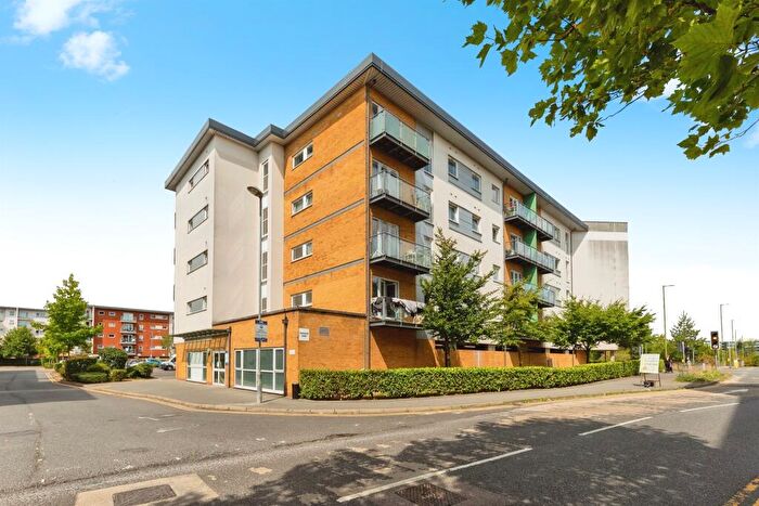 2 Bedroom Apartment For Sale In Parkhouse Court, Hatfield, AL10